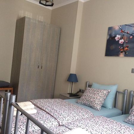 Petro'S Apartment Корча Екстериор снимка