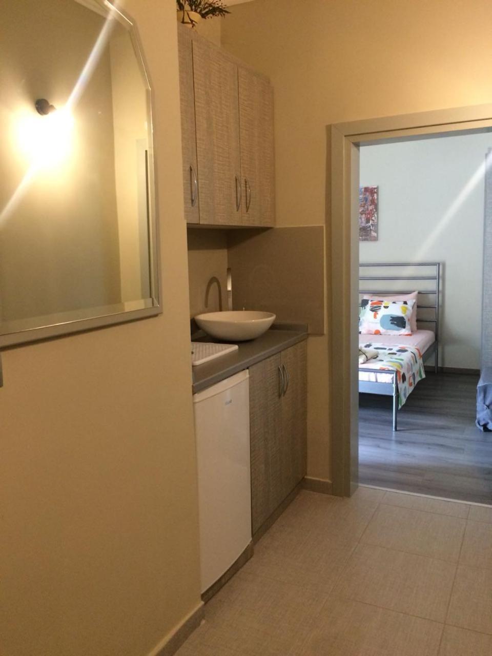 Petro'S Apartment Корча Екстериор снимка