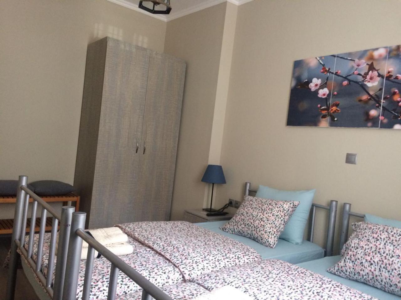 Petro'S Apartment Корча Екстериор снимка