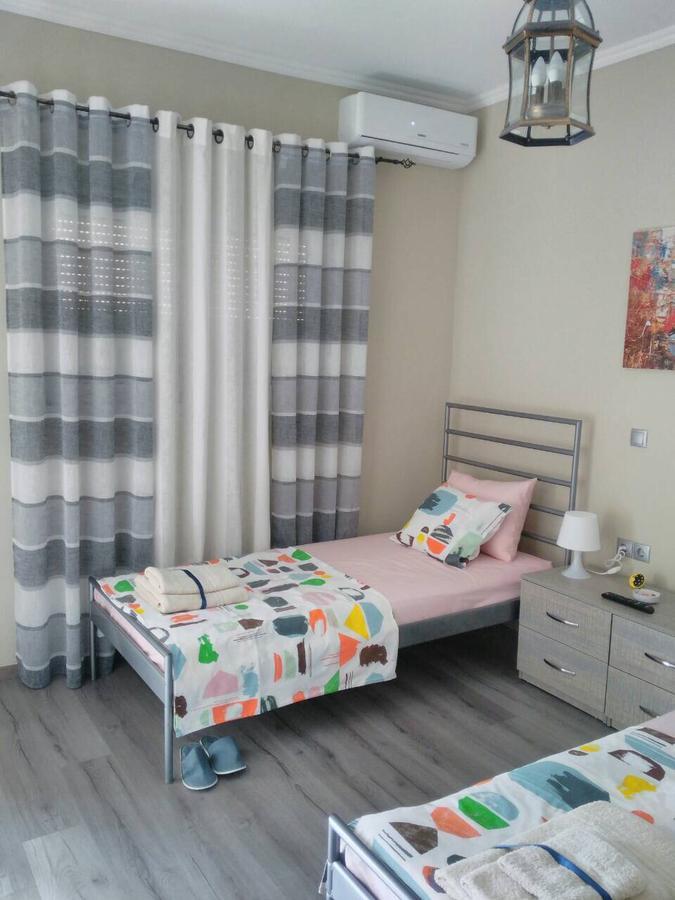 Petro'S Apartment Корча Екстериор снимка